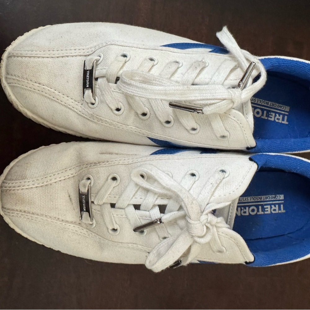 Tretorn White and Blue Sneakers Minimalist Low-Top Design - Picture 3 of 4